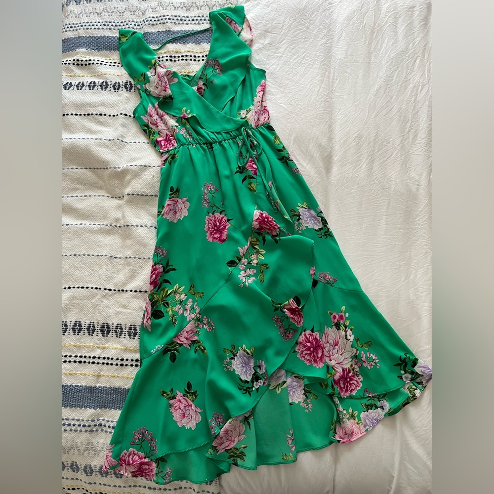 Green V-neck dress with flutter hem and neckline